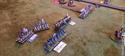 Cinq régiments français ont passé tour à tour  l'arme à gauche
