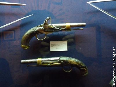 Des pistolets de cavalerie français exposés au château de Bragance.