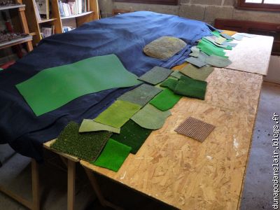 Pièces de tissu et bouts de moquette pour masquer les angles